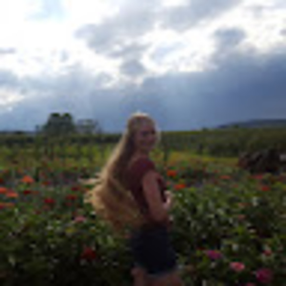 Meet your Posher, Fae - Picture 1 of 1